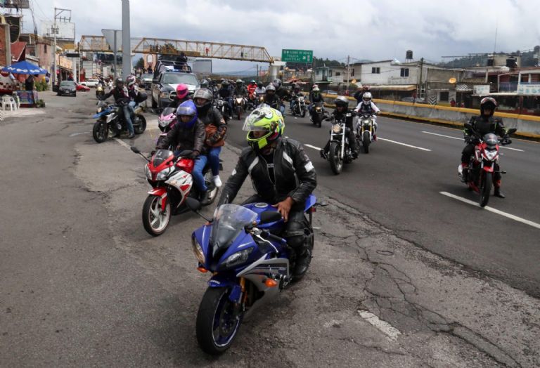 Solicitan regular a motociclistas en la autopista México Cuernavaca