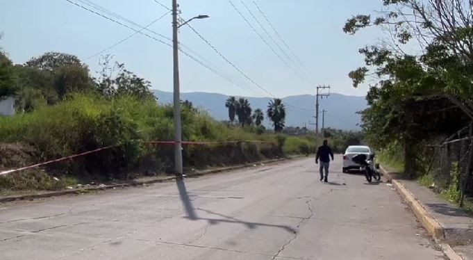 Cubierto con una cobija fue localizado el cadáver de un hombre que