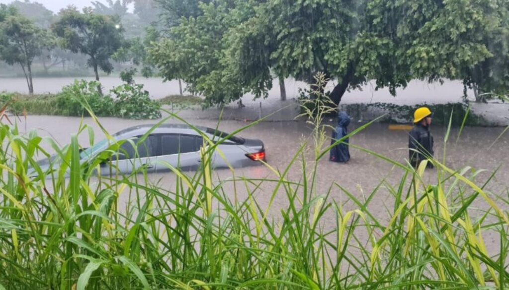 PC Y BOMBEROS DE JOJUTLA ATIENDE AFECTACIONES MENORES POR FUERTE LLIVIA