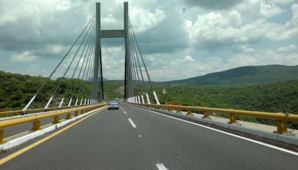 Accidente en la Autopista del Sol deja a una pareja muerta