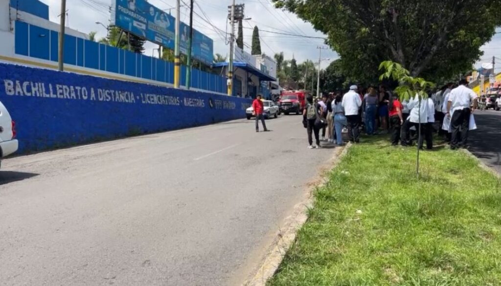 ¿Otra broma? Desalojan escuela en Cuernavaca por amenaza de artefacto explosivo