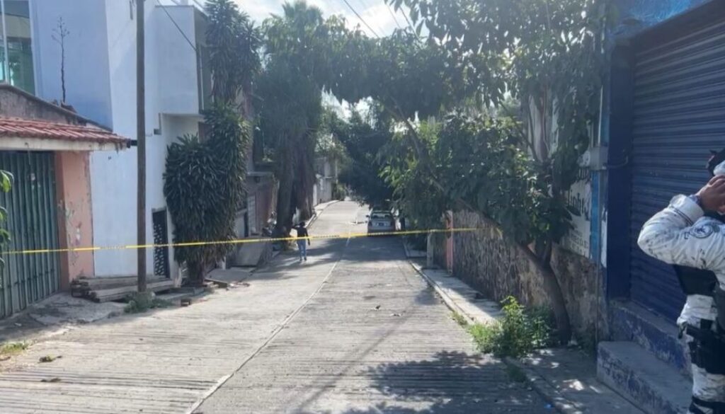 Maniatado y con impactos de bala fue localizado el cadáver de un hombre, en Cuernavaca