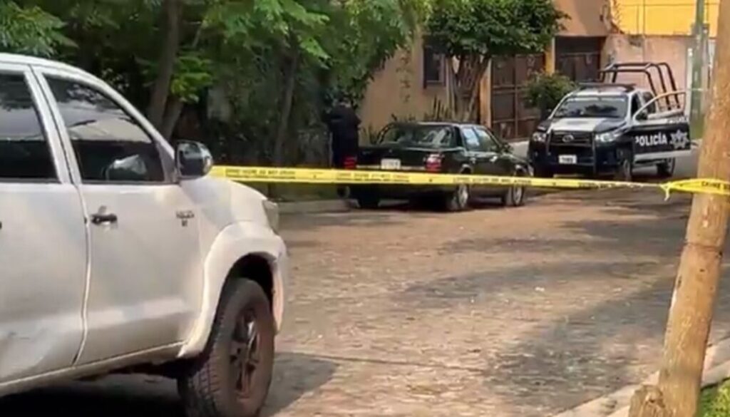 Localizan el vehículo desde el que balearon a una persona en la colonia Teopanzolco de Cuernavaca este jueves