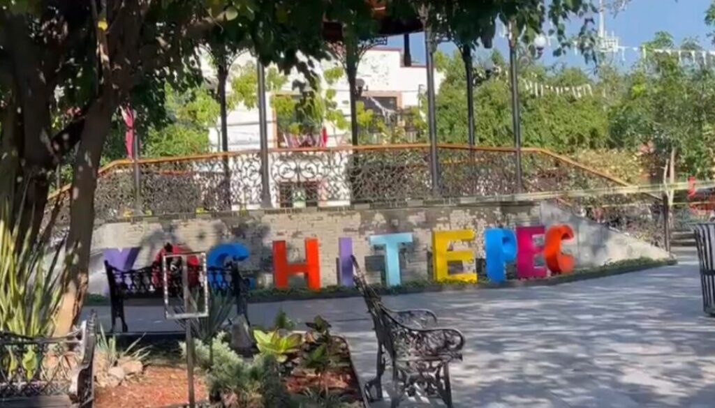 A causa de un presunto botellazo en la cabeza perdió la vida un hombre; sucedió en la Plaza Colón de Xochitepec