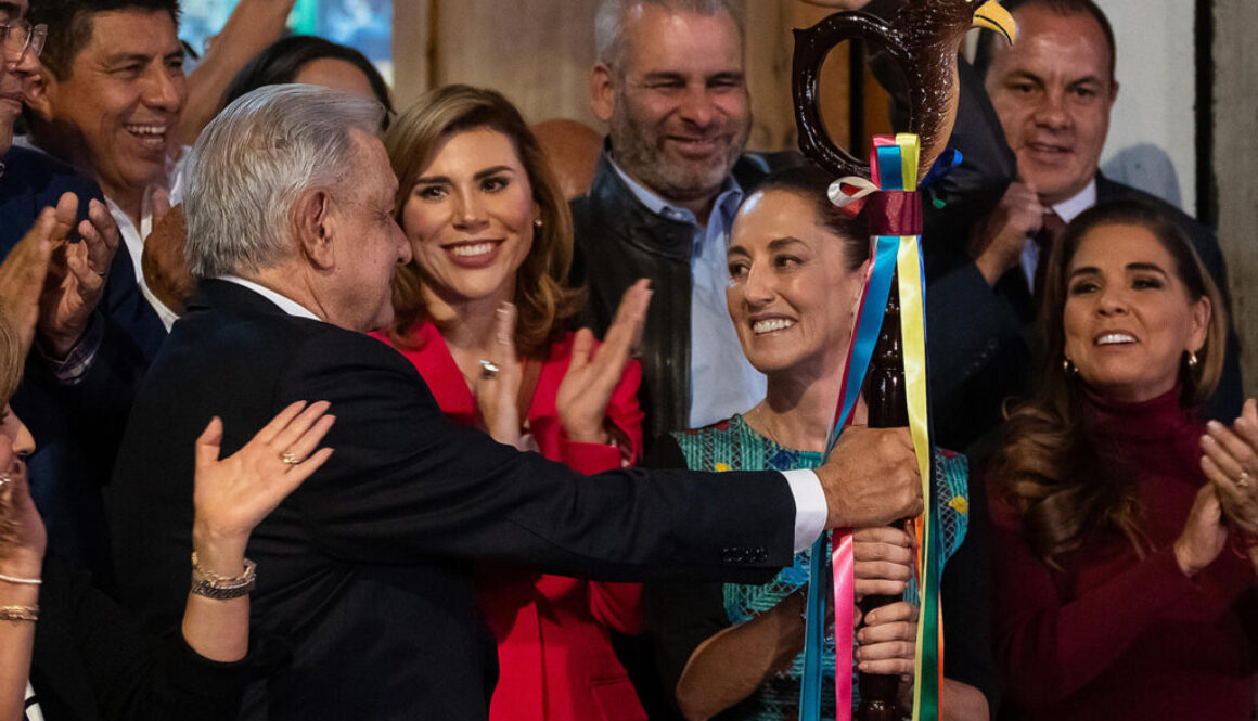 entrega-de-baston-de-mando-amlo-sheinbaum