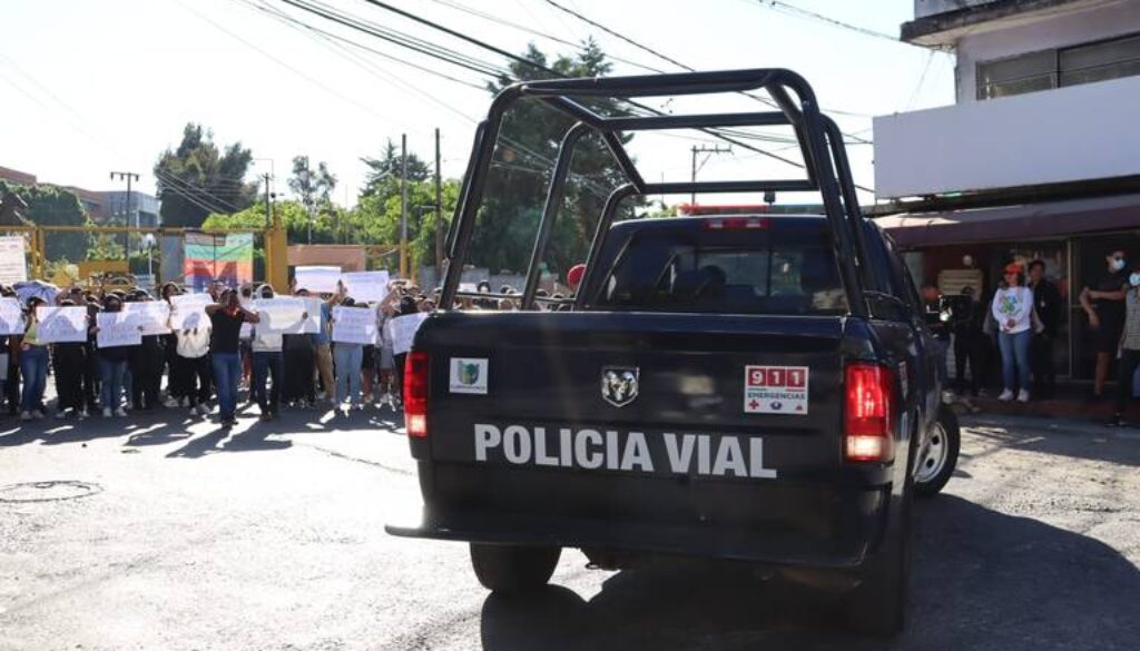 policia-municipal-acude-a-manifestacion-de-uaem