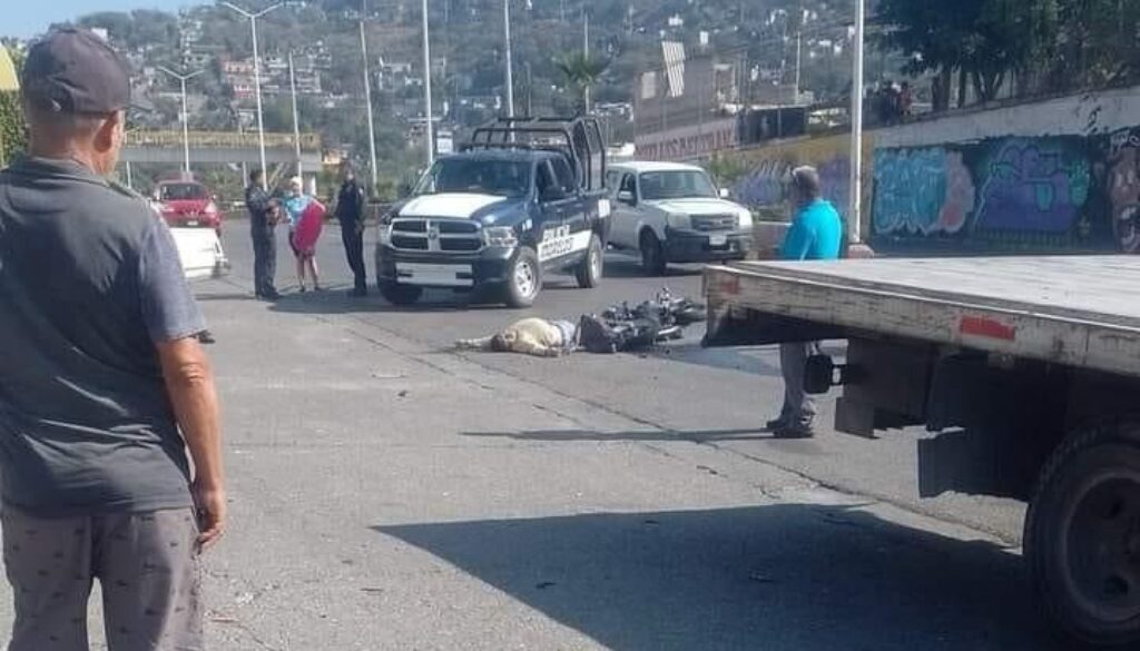 Esta mañana de viernes se suscitó un accidente de motocicleta en el puente “Panocheras”, de Acatlipa, en Temixco