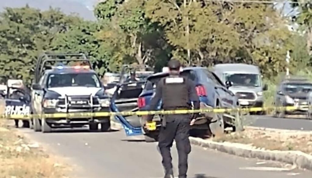 Confirman el deceso de tres personas, además de que dos pequeños resultaron heridos de gravedad, en un ataque armado en contra de los ocupantes de una camioneta, en Yautepec