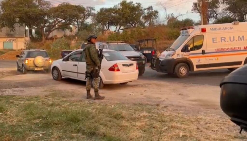 Localizan el cuerpo de un hombre, con impactos de arma de fuego y huellas de violencia, en Santa Catarina, municipio de Tepoztlán