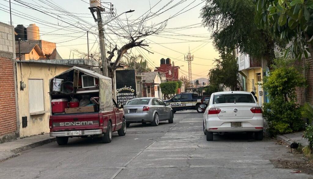 En el interior de una vecindad, un hombre perdió la vida tras ser atacado a tiros, en Jiutepec