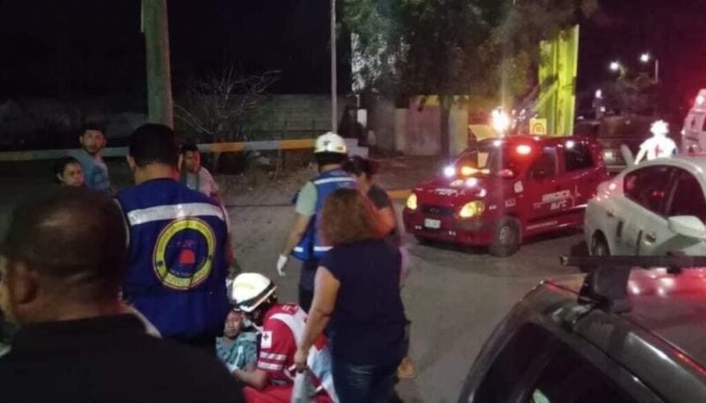 Dos heridos, el saldo de un choque entre una moto y un trailer en Jojutla.