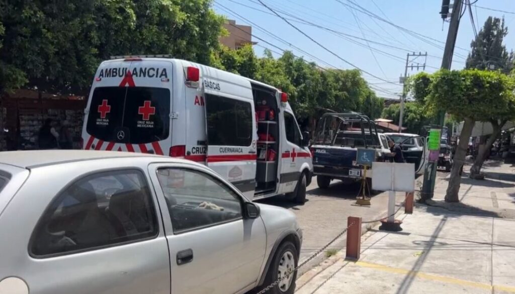 Ante la falta de seguridad, y cansados de la ola de asaltos, un grupo de personas sometieron a un supuesto delincuente, en Cuernavaca