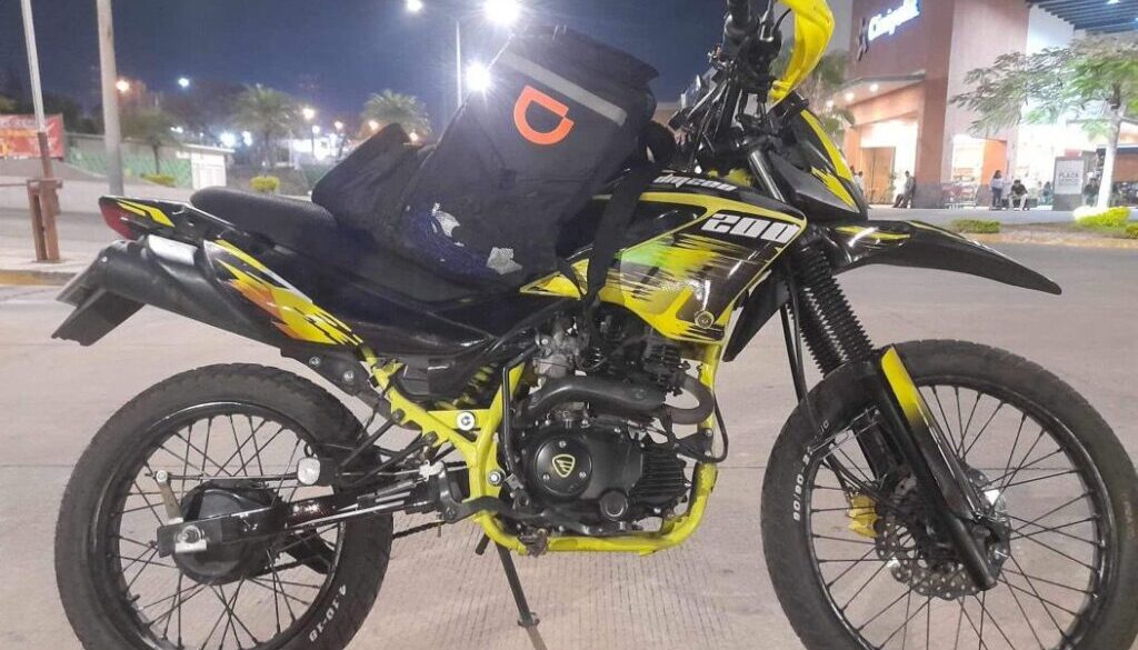 Dos hombres que portaban armas de fuego asaltaron a un motociclista, en Cuernavaca