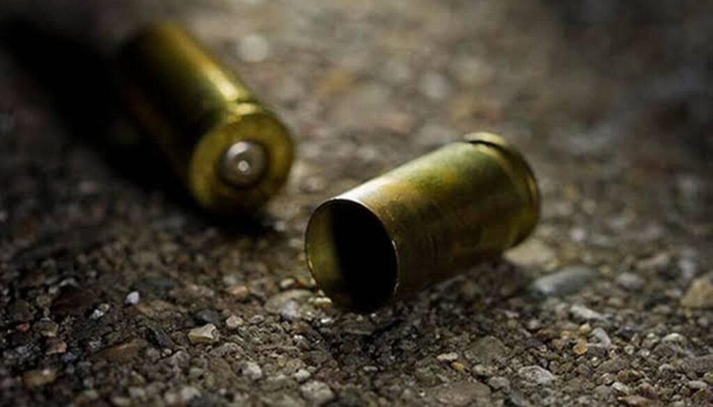 En Tlaquiltenango encontraron a una mujer sin vida, con impactos de arma de fuego
