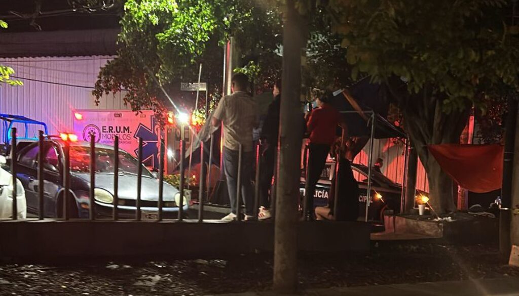 Cerca de Plaza Fórum en la colonia Flores Magón de Cuernavaca acribillaron a un hombre la noche de este viernes