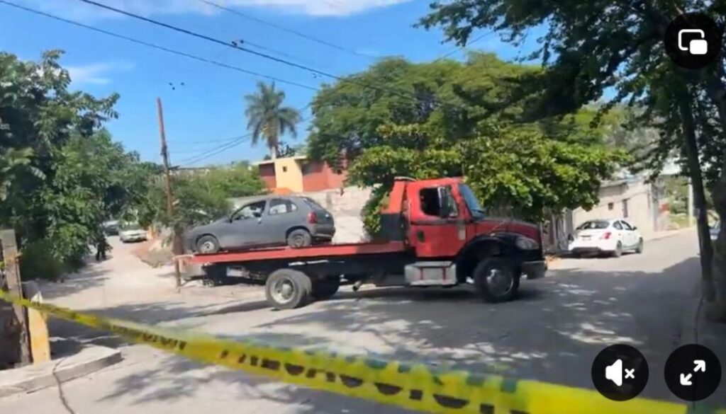 A bordo de su Chevy quedó el cuerpo baleado de un hombre, en la colonia 10 de Abril de Temixco