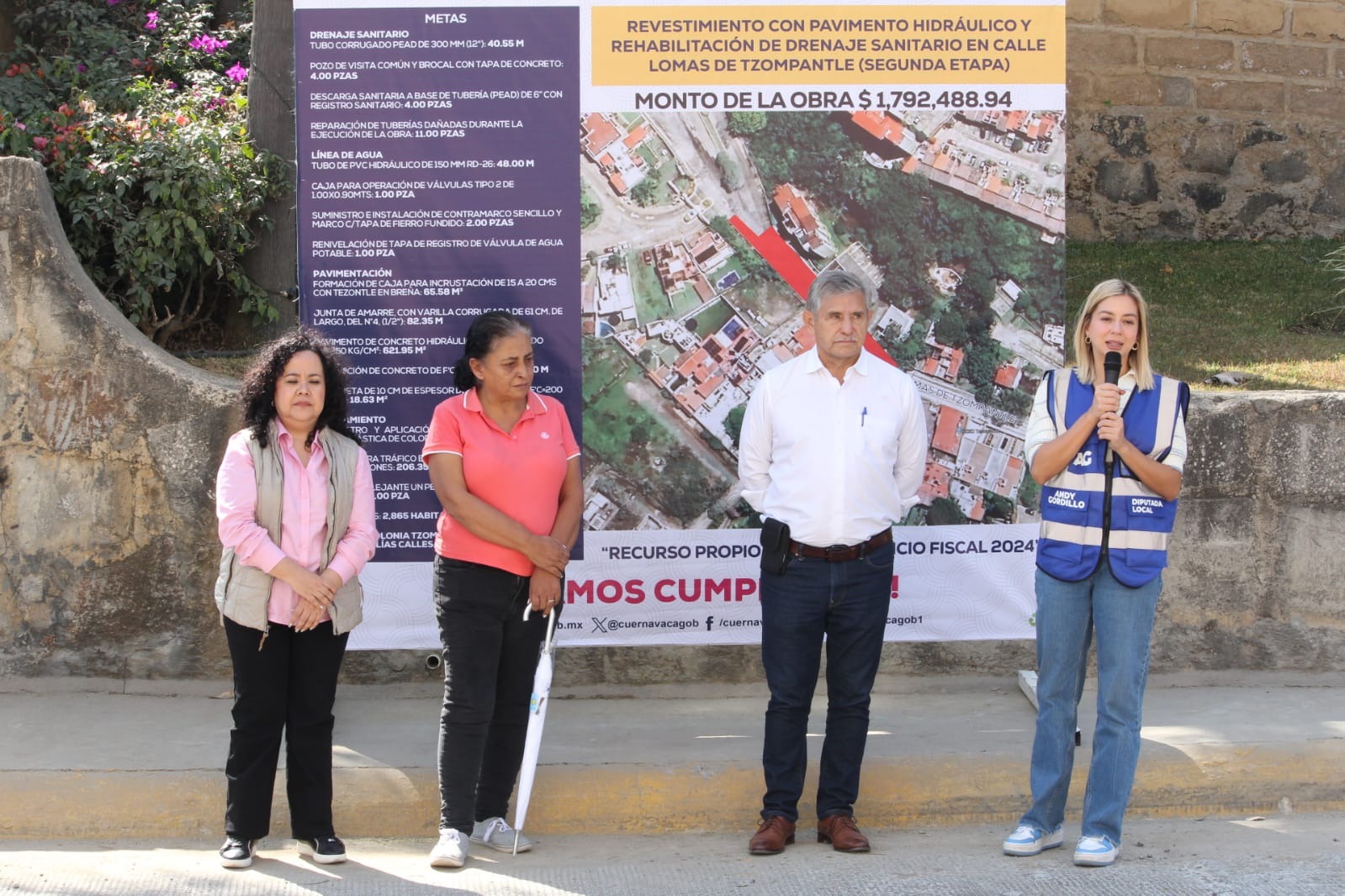 José Luis Urióstegui entrega obra de rehabilitación del drenaje sanitario y pavimento hidráulico en la calle Lomas de Tzompantle