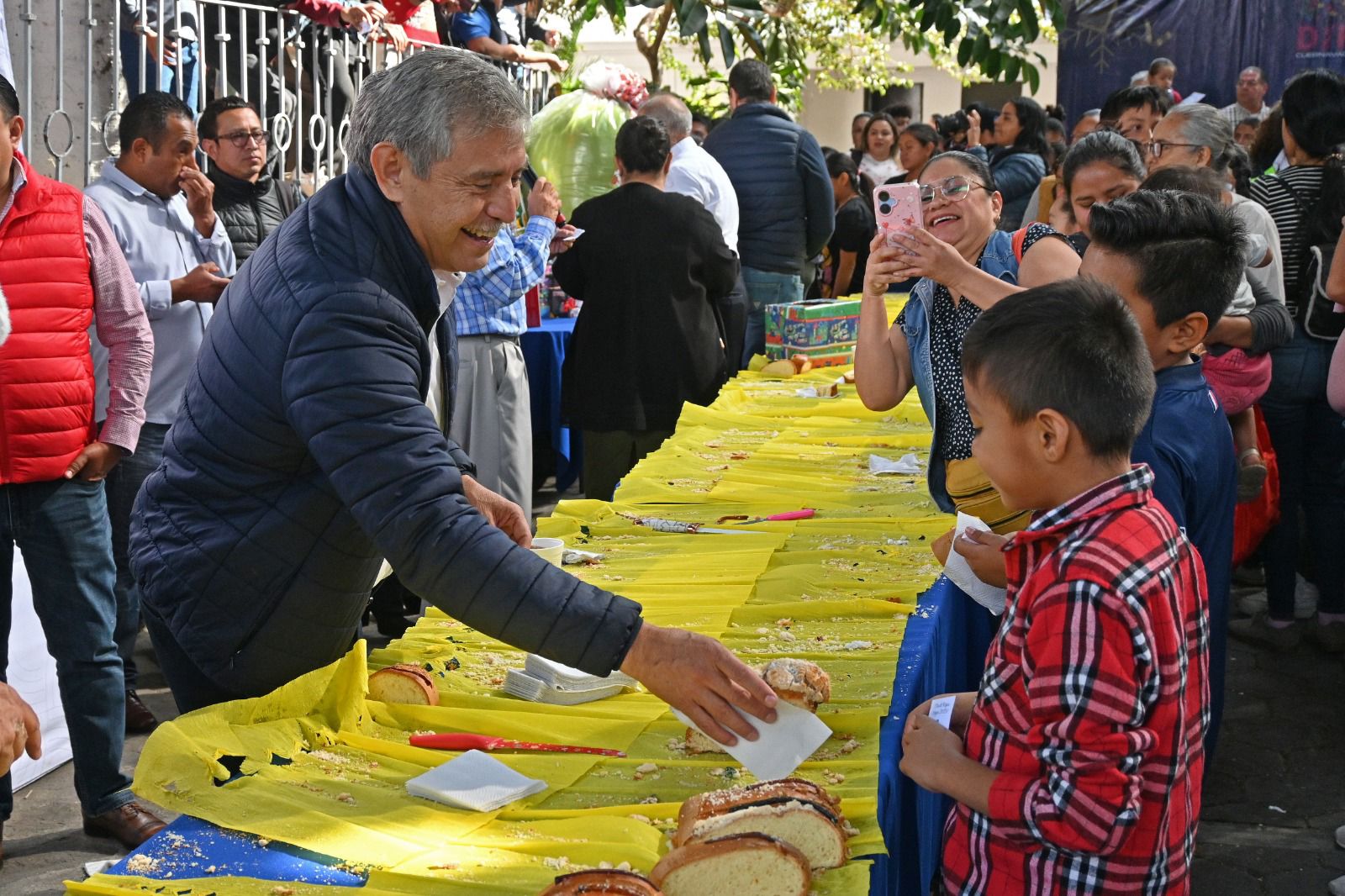 DIF Cuernavaca promueve la magia de Día de Reyes con entrega de juguetes y rosca