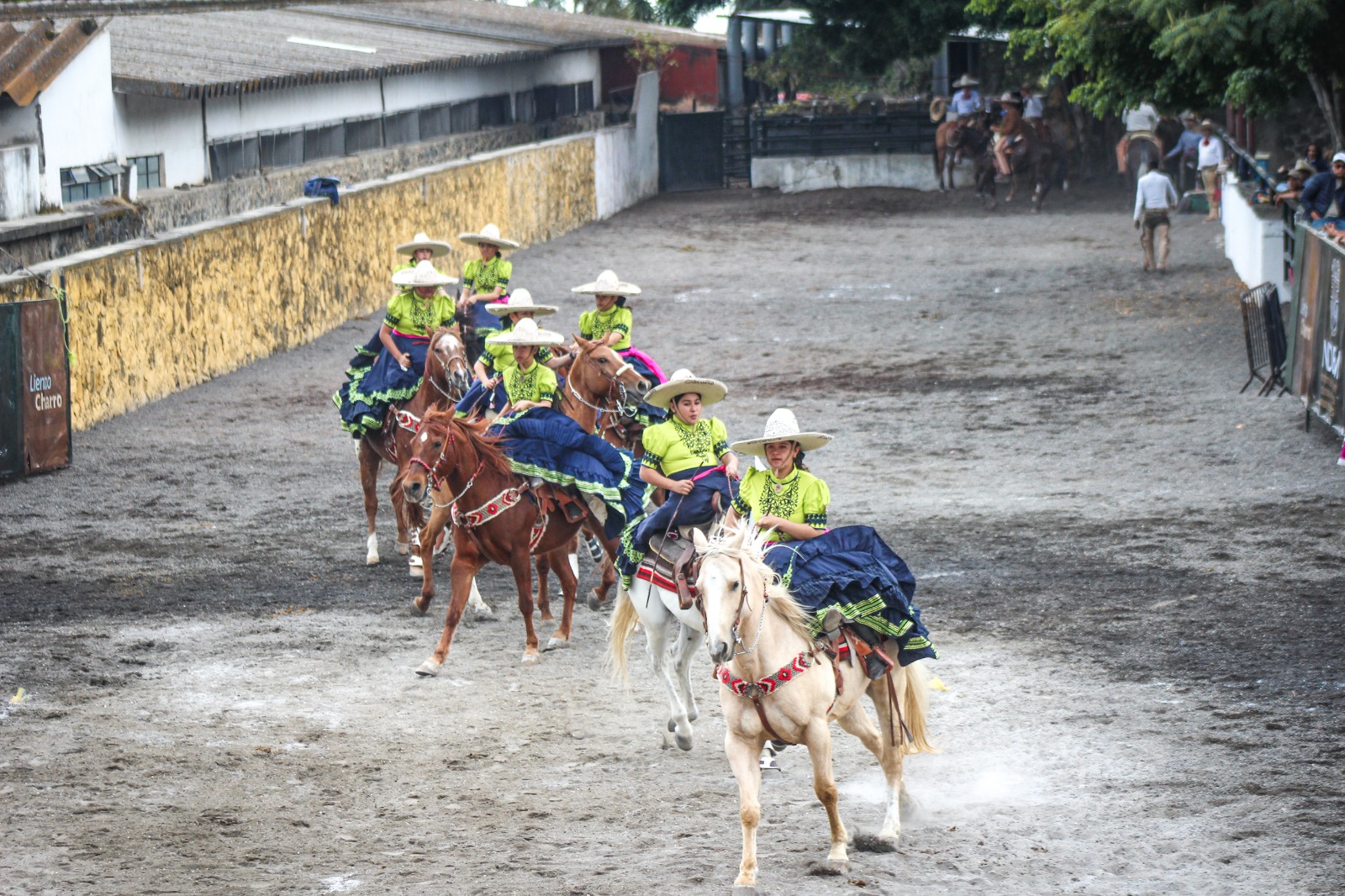 Agradecen Escaramuzas al Gobierno de Morelos la apertura del Lienzo Charro