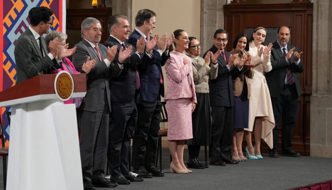 61a8dd2db417fe42c24c112a85be8b2e4ac4191a_text_Marcelo_Ebrard_reconoce_a_Claudia_Sheinbaum_ante_empresarios_como_una_Mujer_de_Estado_3