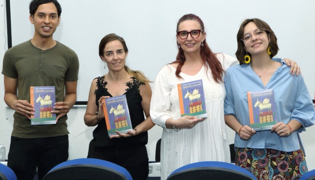 Presentan libro2