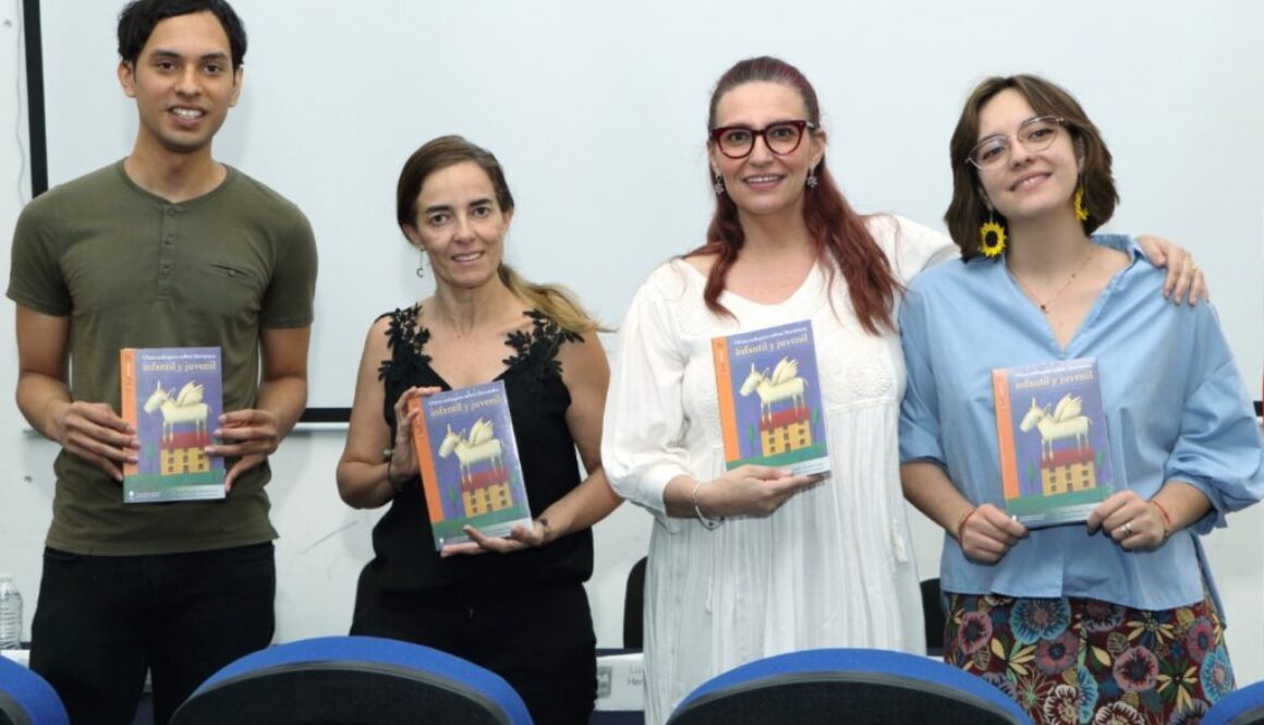 Presentan libro2