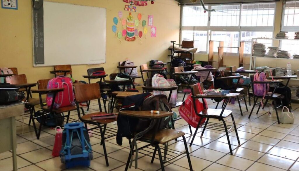 salon-clases-escuelas-morelos-luis