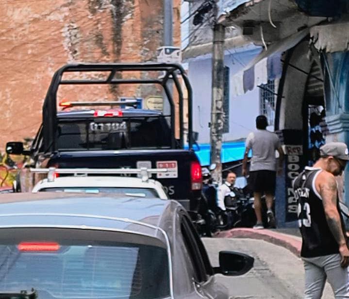 Asesinan a un hombre afuera de la Plaza Lido de Cuernavaca, cerca del templo de Tepetates