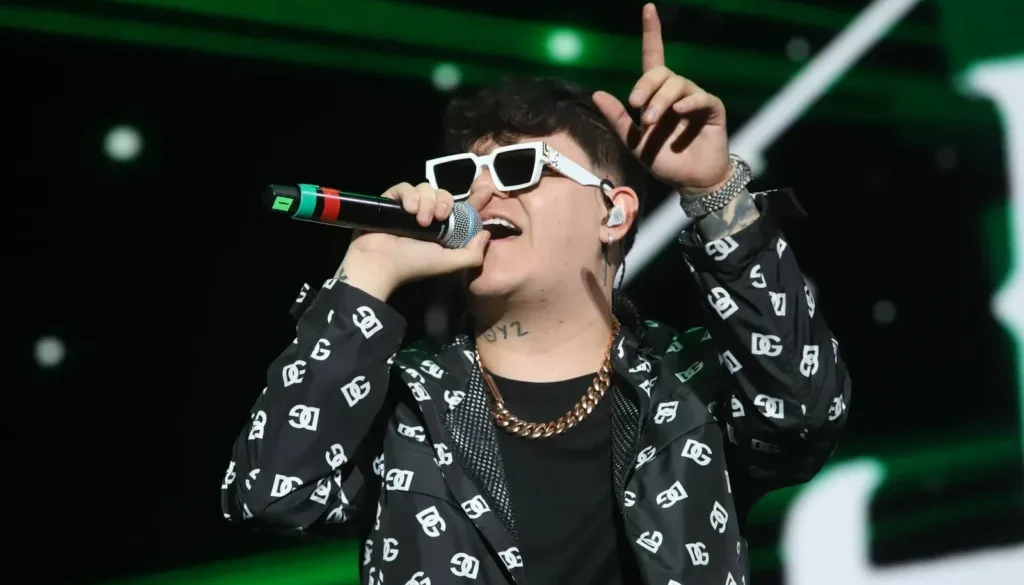 Junior_H_cantando_1479025669
