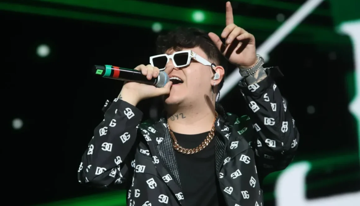 Junior_H_cantando_1479025669