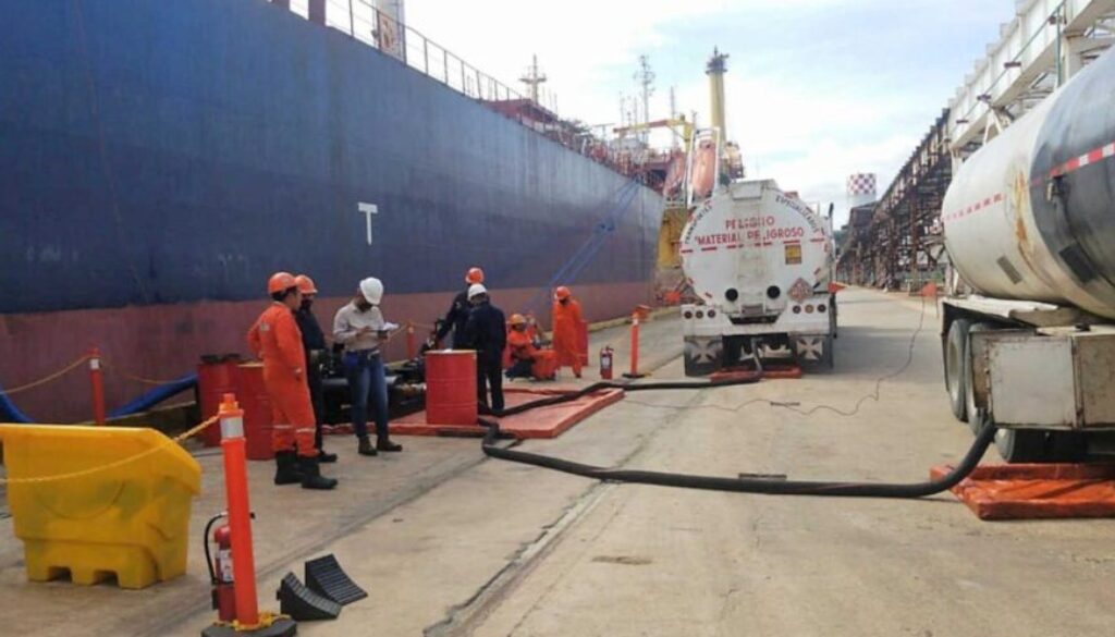 2020-09-21T055157Z_1780197875_RC2T2J9UH758_RTRMADP_3_MEXICO-OIL-THEFT-1280x620