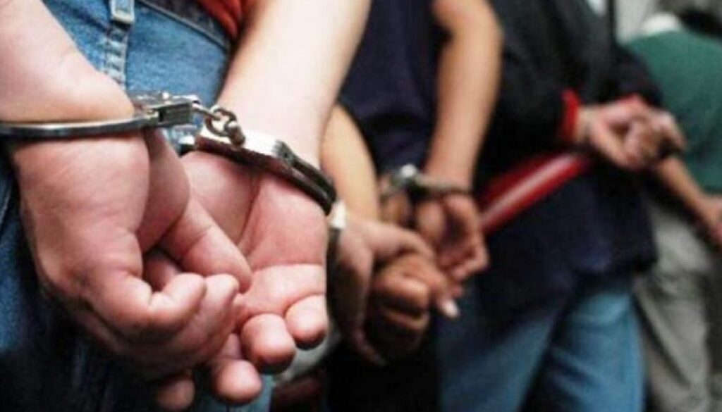 Consignados-Esposados-Detenidos-770x392-1140x580-1160x700-1-1160x700