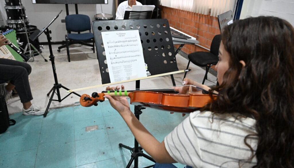 Grupo de Orquesta Sinfónica Juvenil UAEM1