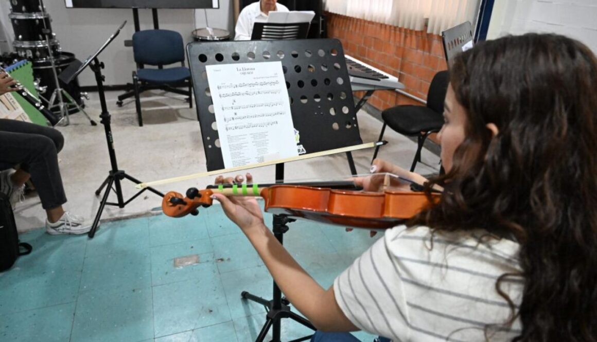 Grupo de Orquesta Sinfónica Juvenil UAEM1