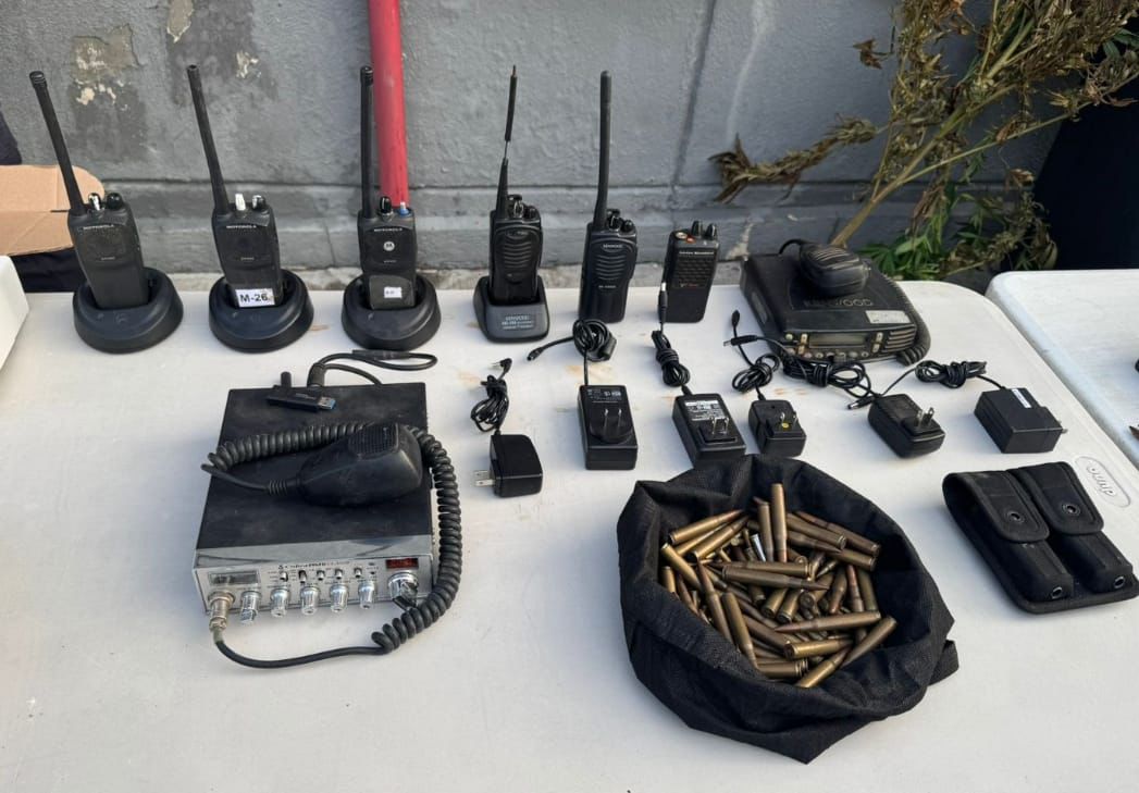 ASEGURAN INTEGRANTES DE LA MESA DE COORDINACIÓN PARA LA CONSTRUCCIÓN DE PAZ Y SEGURIDAD A CUATRO PERSONAS EN HUITZILAC CON ARMAS DE ALTO PODER, NARCÓTICOS Y VEHÍCULOS CON REPORTE DE ROBO
