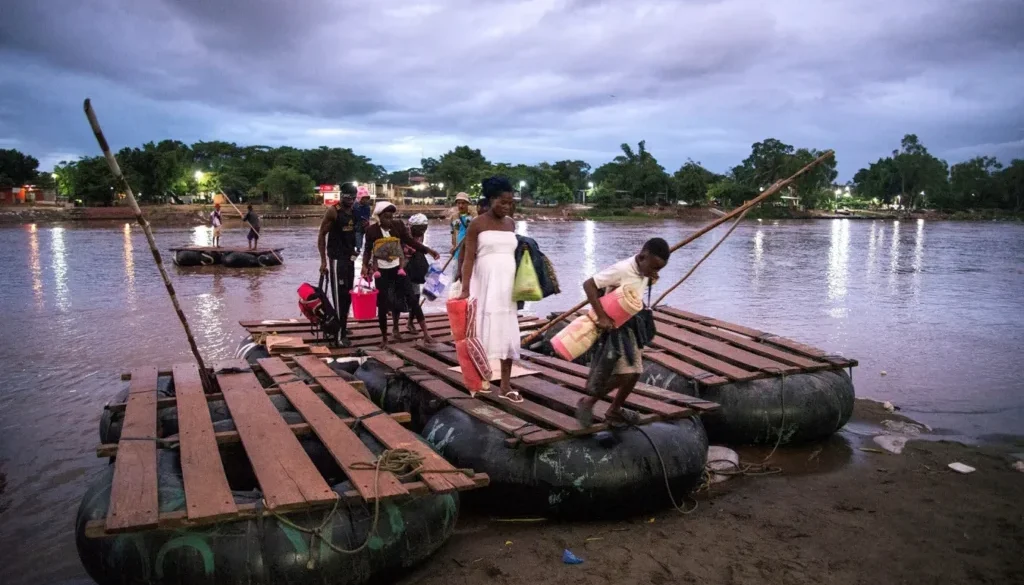Sigue-flujo-de-migrantes-por-peligroso-río-Suchiate-en-frontera-sur-mexicana_45097026