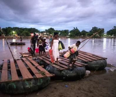 Sigue-flujo-de-migrantes-por-peligroso-río-Suchiate-en-frontera-sur-mexicana_45097026