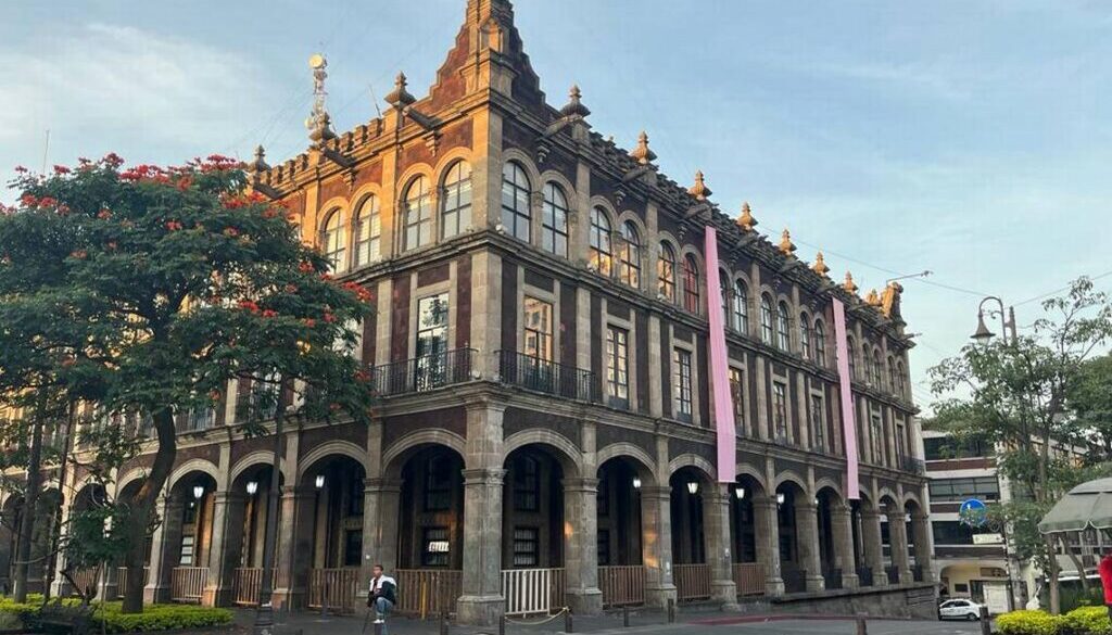 palacio-de-gobierno-en-cuernavaca-morelos-1024x640 palacio-de-gobierno-en-cuernavaca-morelos-1024x640